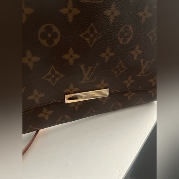 Louis Vuitton Favorite Monogram PM - Picture 5 of 15